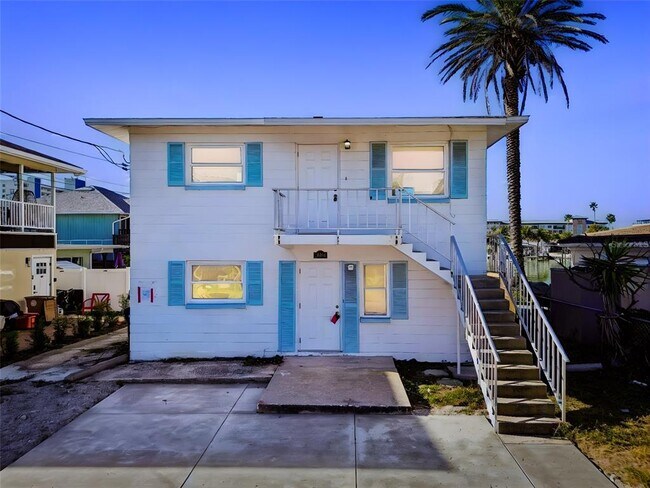 Building Photo - 14919 N Bayshore Dr