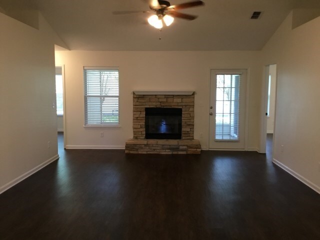 Foto del edificio - 11334 Illford Drive