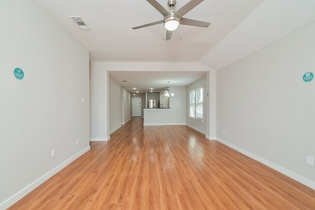 Building Photo - 1209 Rainer Dr