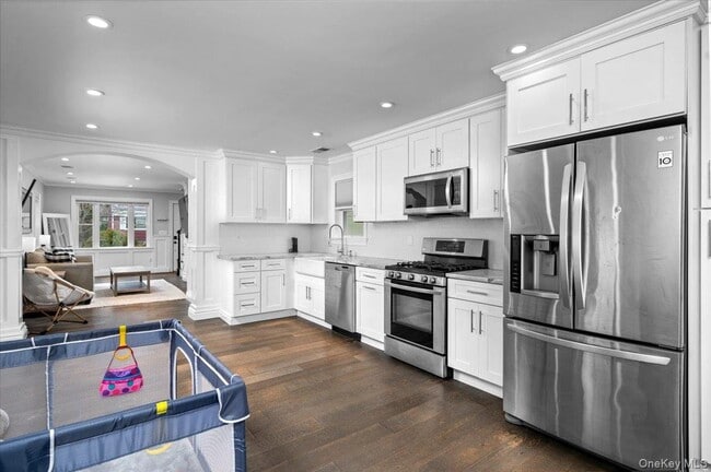 Building Photo - 216 Florence St