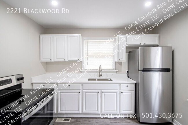 Foto del edificio - 2221 Blackwood Rd