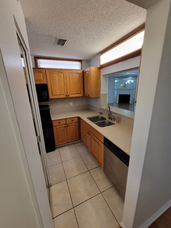 Foto del edificio - 3801 Crown Point Rd