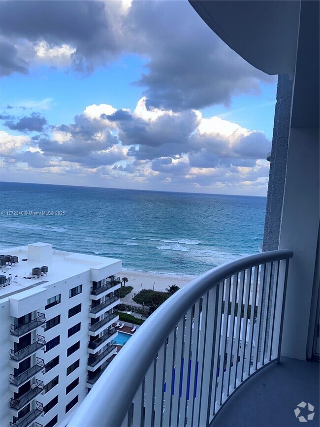 Building Photo - 5401 Collins Ave