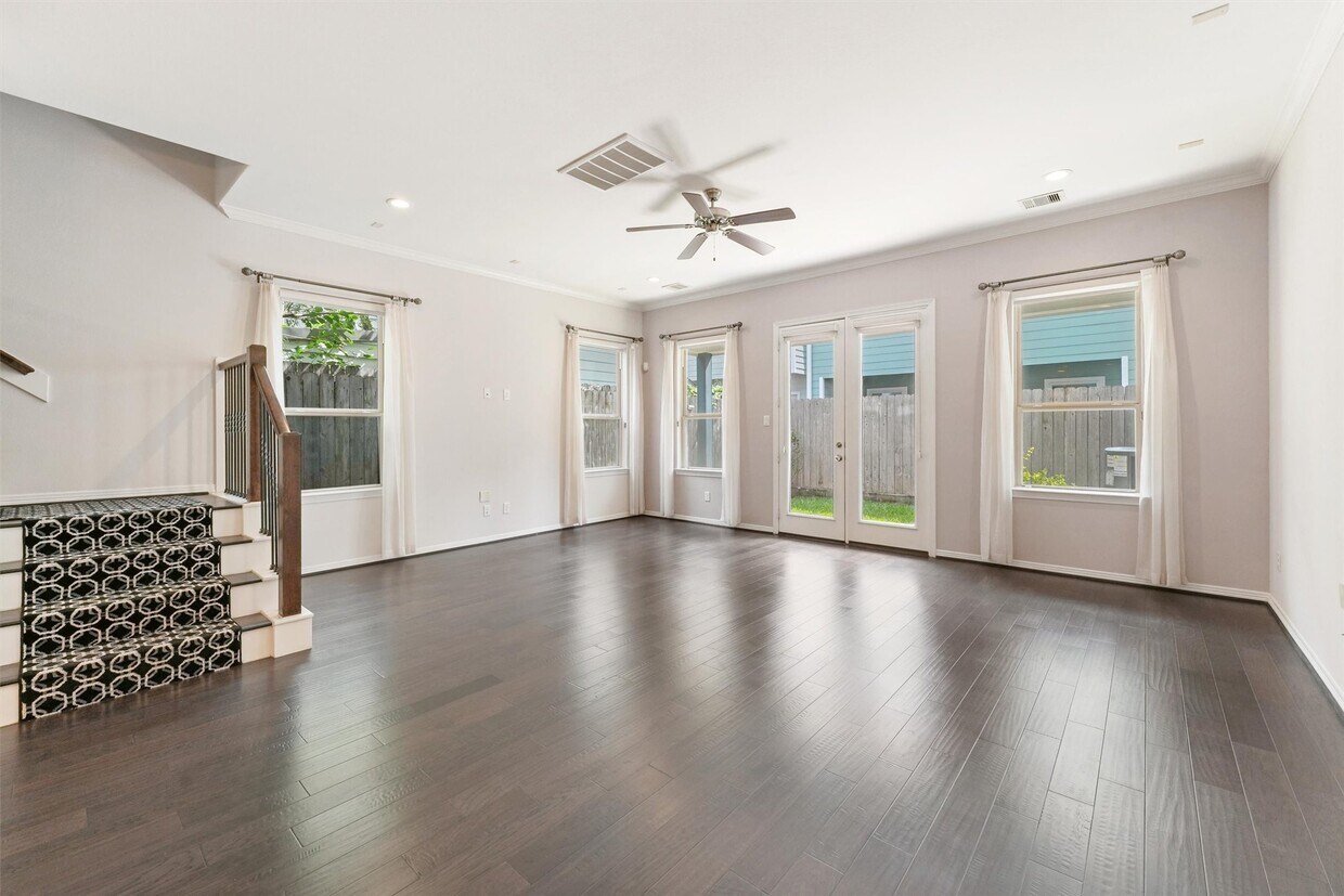 Foto principal - 2107 Crockett St