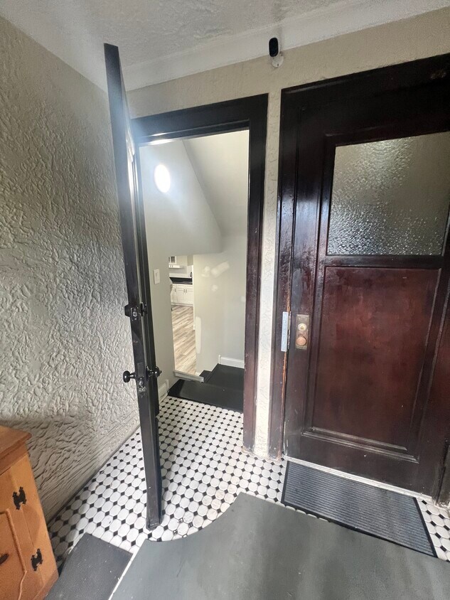 Foto principal - 3748 W Windsor Ave