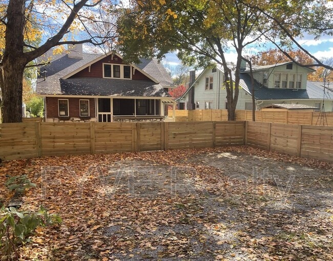 Building Photo - 2537 Woodbine Ave