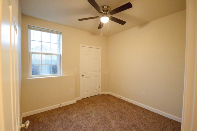 Building Photo - 1205 Basswood St