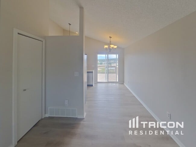 Foto del edificio - 6350 Chantilly Pl