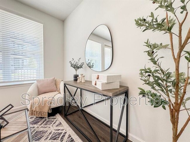 Building Photo - 710 Shine St