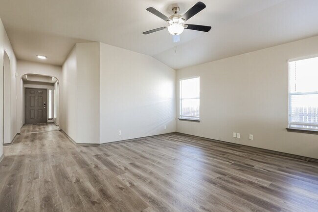 Building Photo - 316 Hummingbird Dr