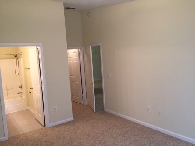 Building Photo - 9690 Amarante Cir