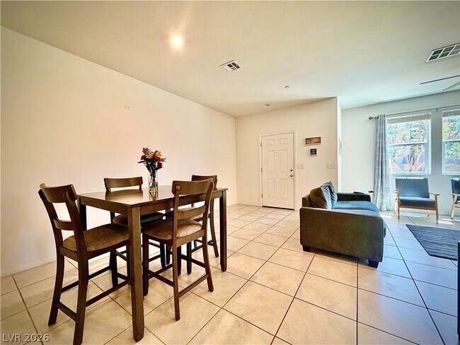 Building Photo - 523 Cattleya Pl