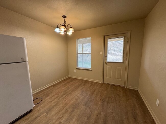 Building Photo - 408 Brittney Way