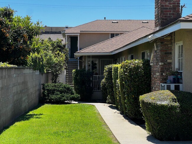 Building Photo - 2 Bedroom 1 Bath Apartment for Rent in Arcadia with New Ductless A/C