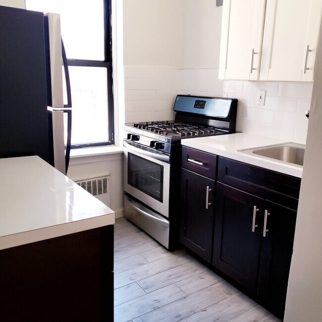 Foto del edificio - 6161 Dry Harbor Rd