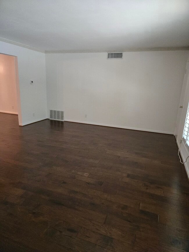 Building Photo - 8604 Baltimore Dr