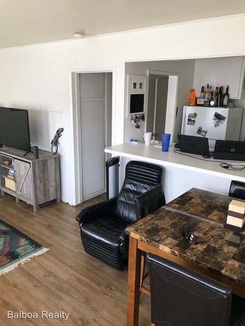 Foto del edificio - 1112 W Balboa Blvd