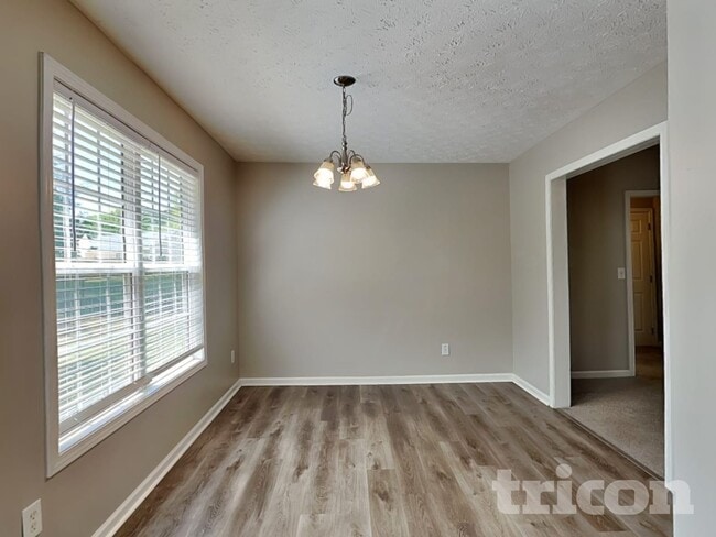 Foto del edificio - 410 Red Oak Ct