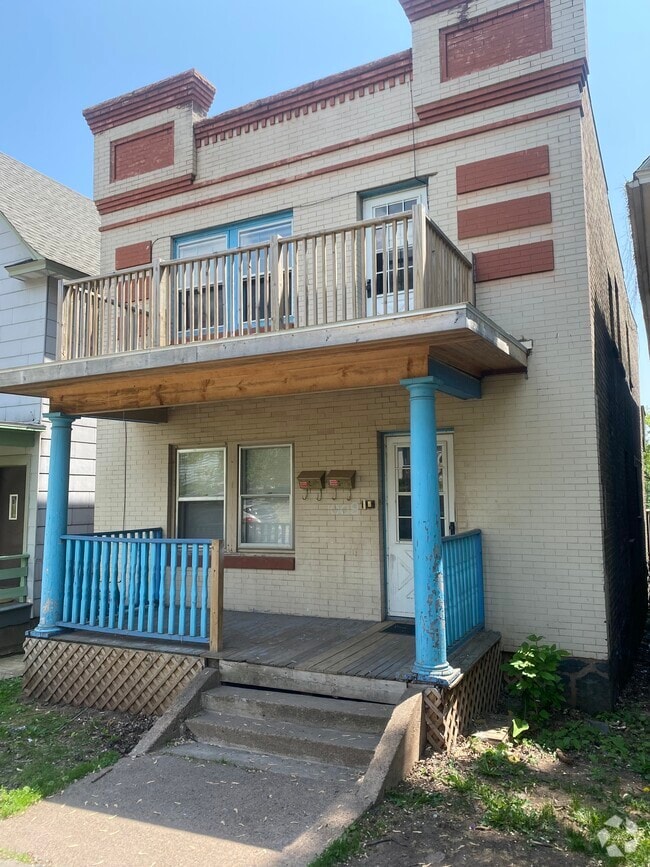 Building Photo - 1008 E 6th St