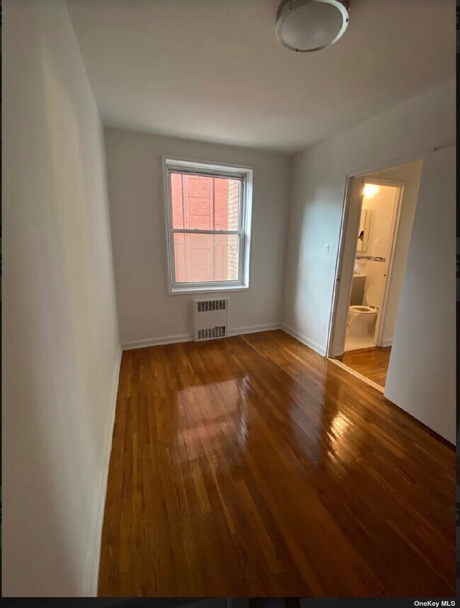 Foto del edificio - 143-25 84th Dr