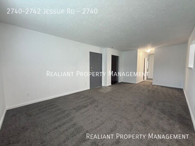 Foto del edificio - 2740-2742 Jessup Rd-2740