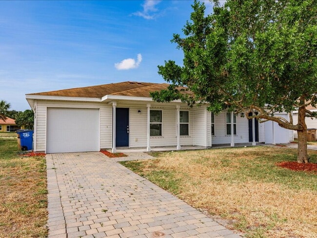 Photo - Your Season to Settle In – 3BR/2BA Duplex ... Apartment