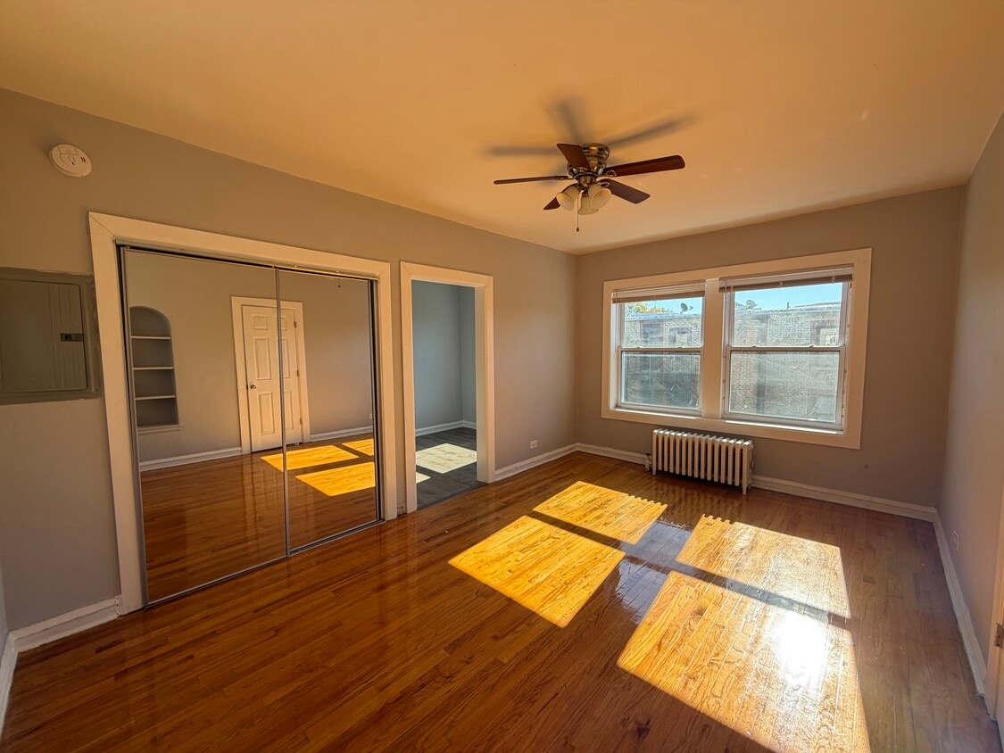 Foto principal - 6960 N Ashland Blvd