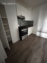 Building Photo - 148 Linden St