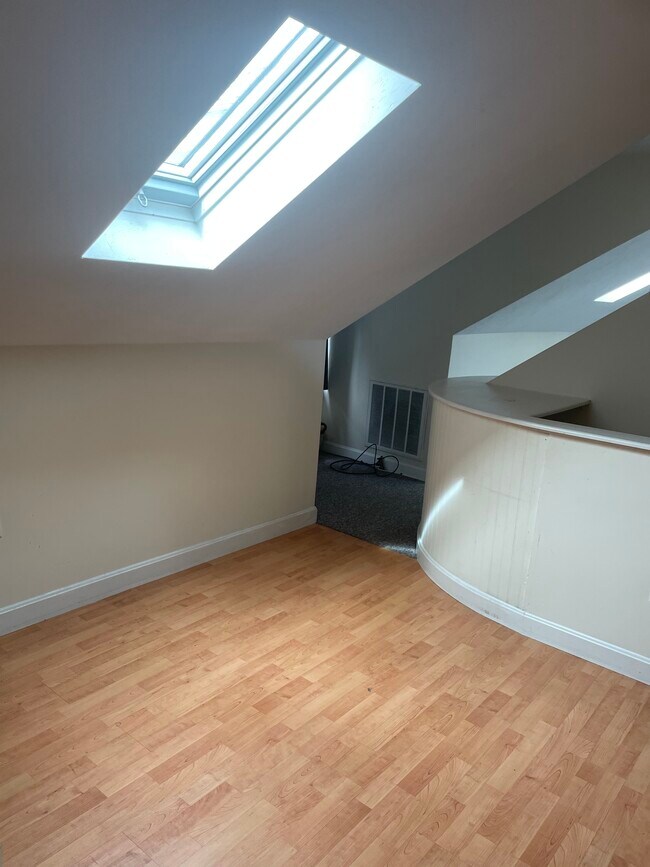 Building Photo - 20 Spruce St