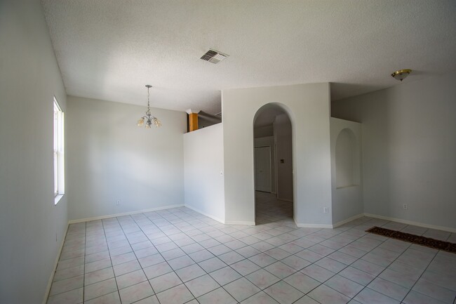 Foto del edificio - Available Now! 3/2 Home Near Hunter's Creek and OIA