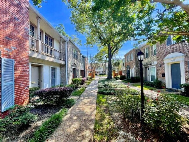 Foto del edificio - 12723 Huntingwick Dr