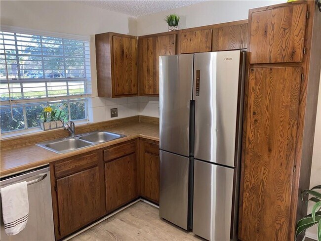 Foto del edificio - 7706 Brodie Ln