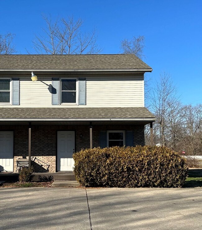 Building Photo - 1300-1302 Hickory Grove Lane
