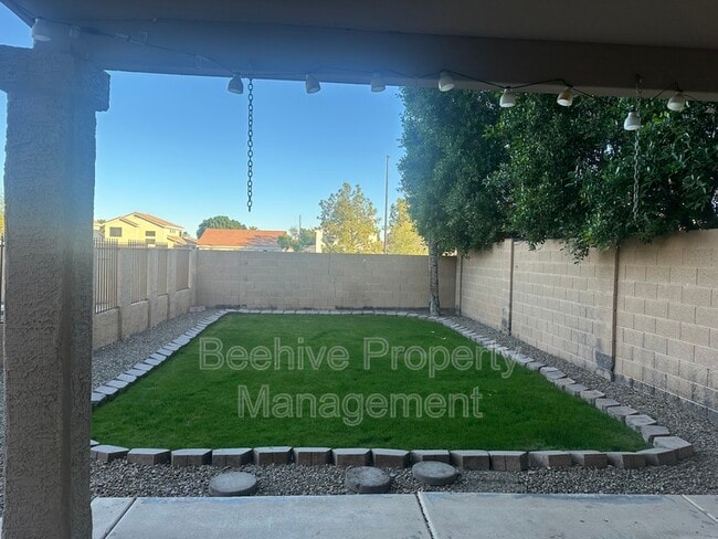 Foto del edificio - 1034 W Juanita Ave