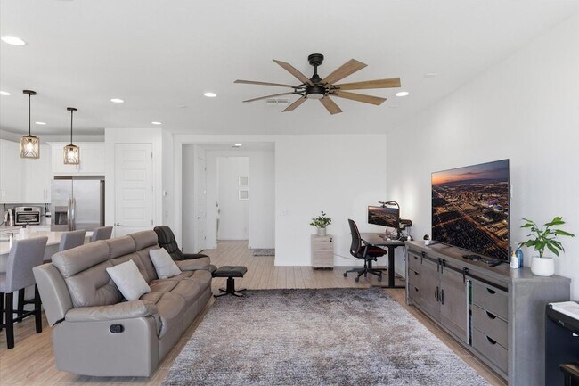 Foto del edificio - 5935 S Coyote Canyon