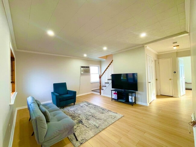 Building Photo - 278 Devonshire Dr