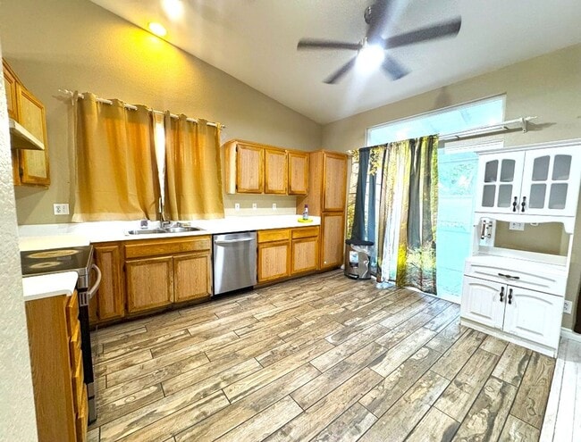 Building Photo - Beautiful Single Story House - OVERSIZED l...