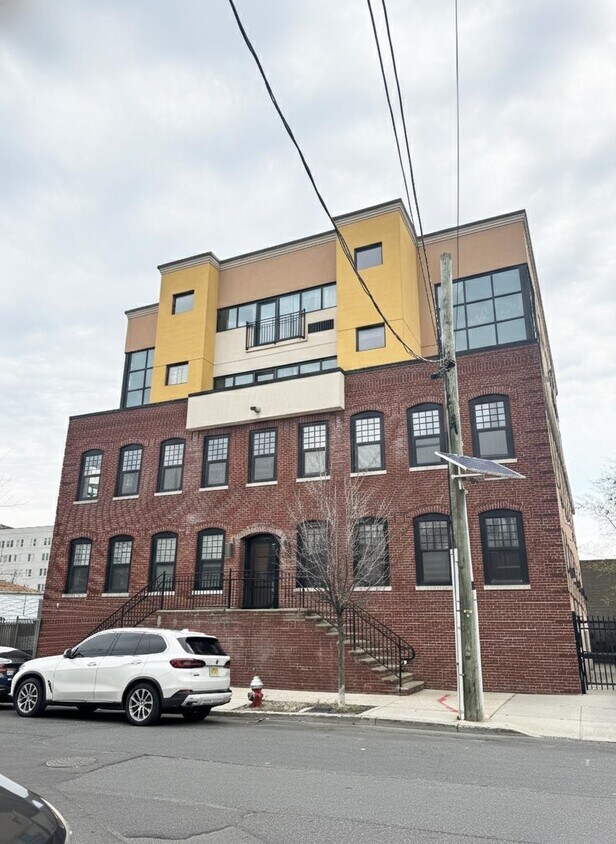 Foto principal - 190 Culver Ave