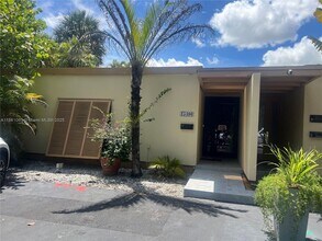 Building Photo - 15400 Sharpecroft Dr
