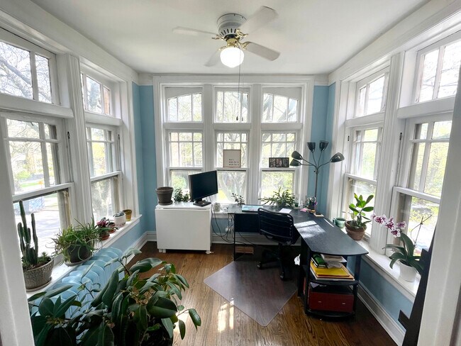 Foto del edificio - 44 Washington Blvd