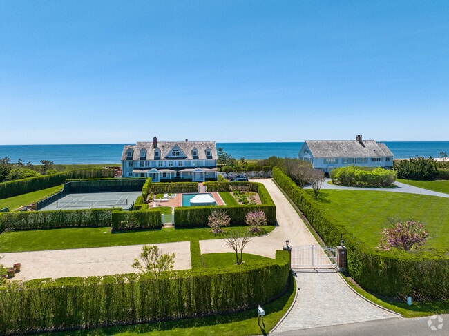 Colonial homes overlook Southampton's beautiful ocean.