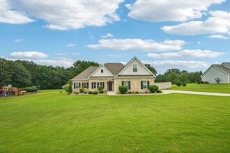 Building Photo - 1121 Birchwood Dr