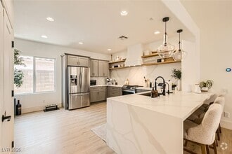 Building Photo - 2724 Mintlaw Ave
