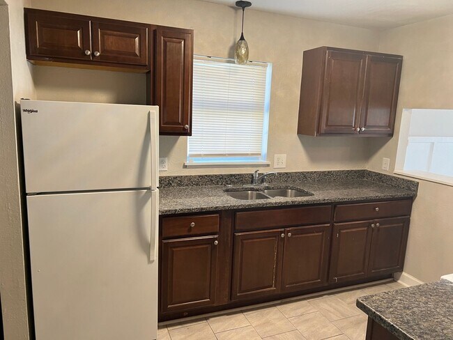 Foto del edificio - Available Now! Two-bedroom Duplex in Socas...