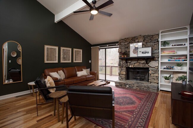 Foto del edificio - 36 Poplar Ct