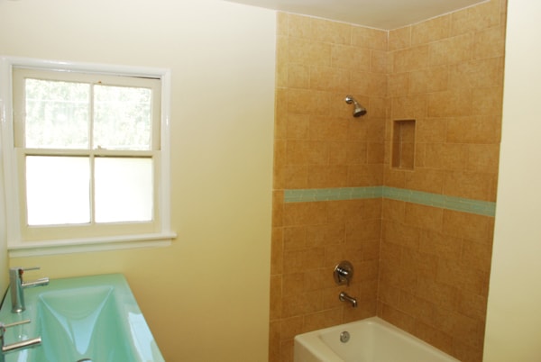 Bathroom - 5338 1/2 Ben Ave