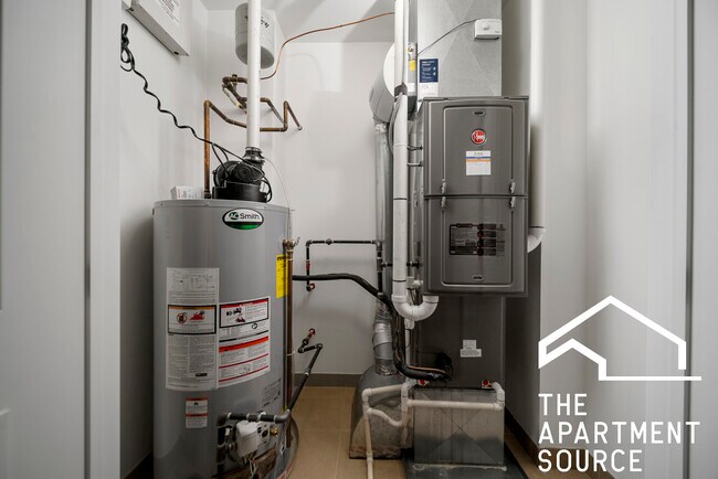 Building Photo - 1324 W Grand Ave