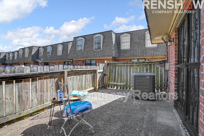 Building Photo - 3653 Chateau Rhodes Cir