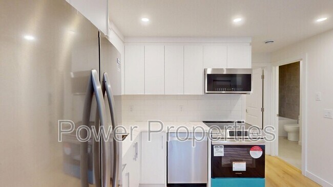 Photo du bâtiment - 2004 33 St SW