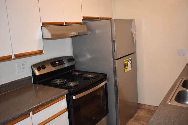 Building Photo - 3645 E 32nd St